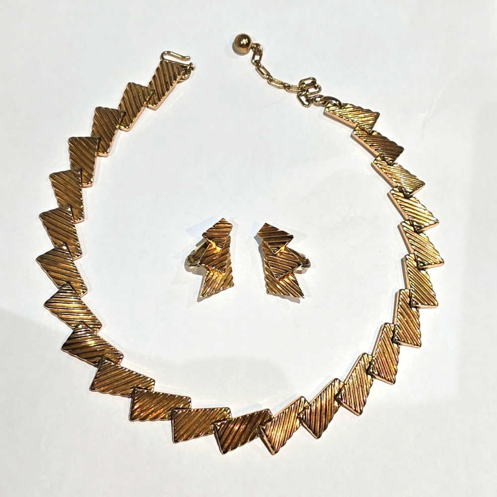Vintage TRIFARI set of Necklace & Earrings